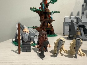 Lego Lord of the Rings Lot (9474 Battle of Helms Deep, 79002, and 79000)