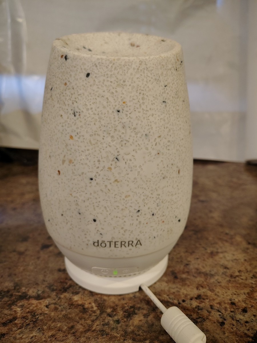 Diffuser Essential Oil by doTerra W/Lights Pre Owned Model Roam