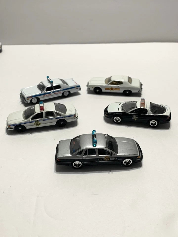 Lote de 24 vehículos policiales y policiales 1:64 diecast y plástico Foto 4 de 4
