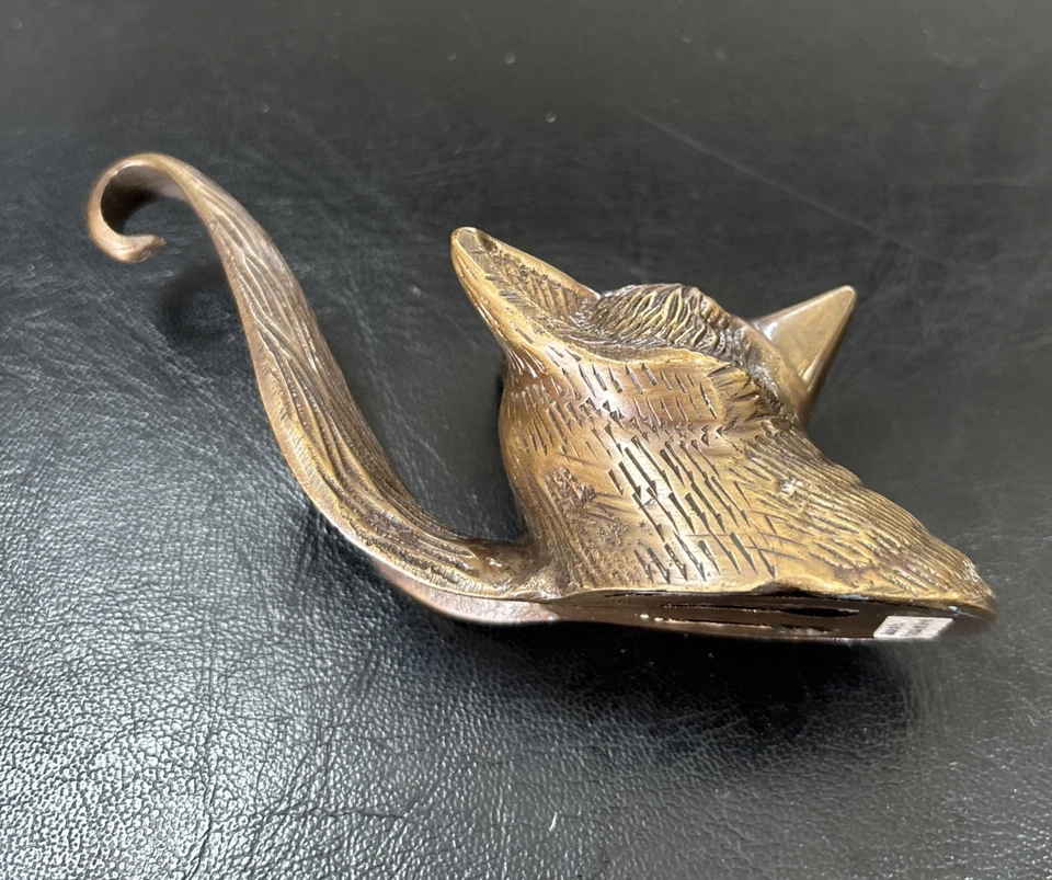 Gancho de pared Darshan de 5"" de ancho en metal marrón Foto 3 de 4