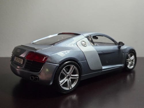 Maisto - 1:18 - Audi R8 - Gray - Diecast Model Car - Picture 5 of 14
