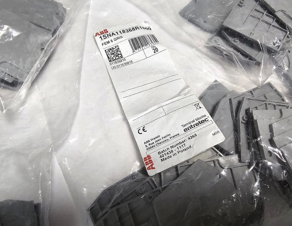 ABB / Entreelec 1SNA118368R1600 Pack/100 FEM 6 tapas de extremo de bloque de terminales Gris - Nuevo Foto 2 de 4