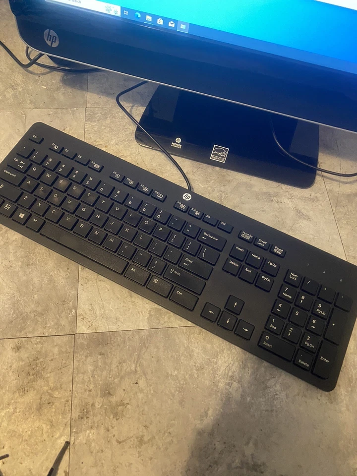 HP Omni 220-1125 Desktop PC SSD. Keyboard - Image 2 of 4