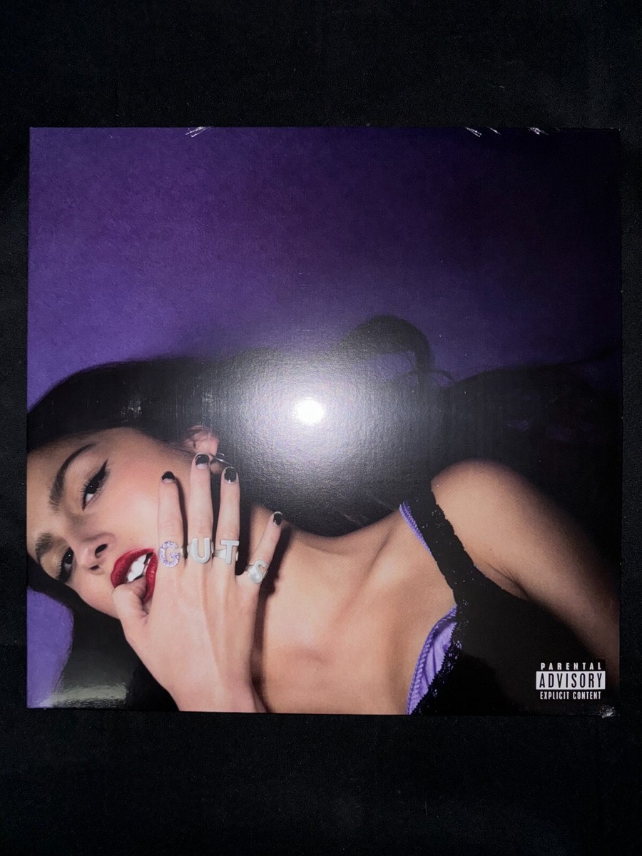 OLIVIA RODRIGO / GUTS 直筆サイン入りミニカード付き Olivia Rodrigo Autographed Guts 11X11 Insert with Vinyl