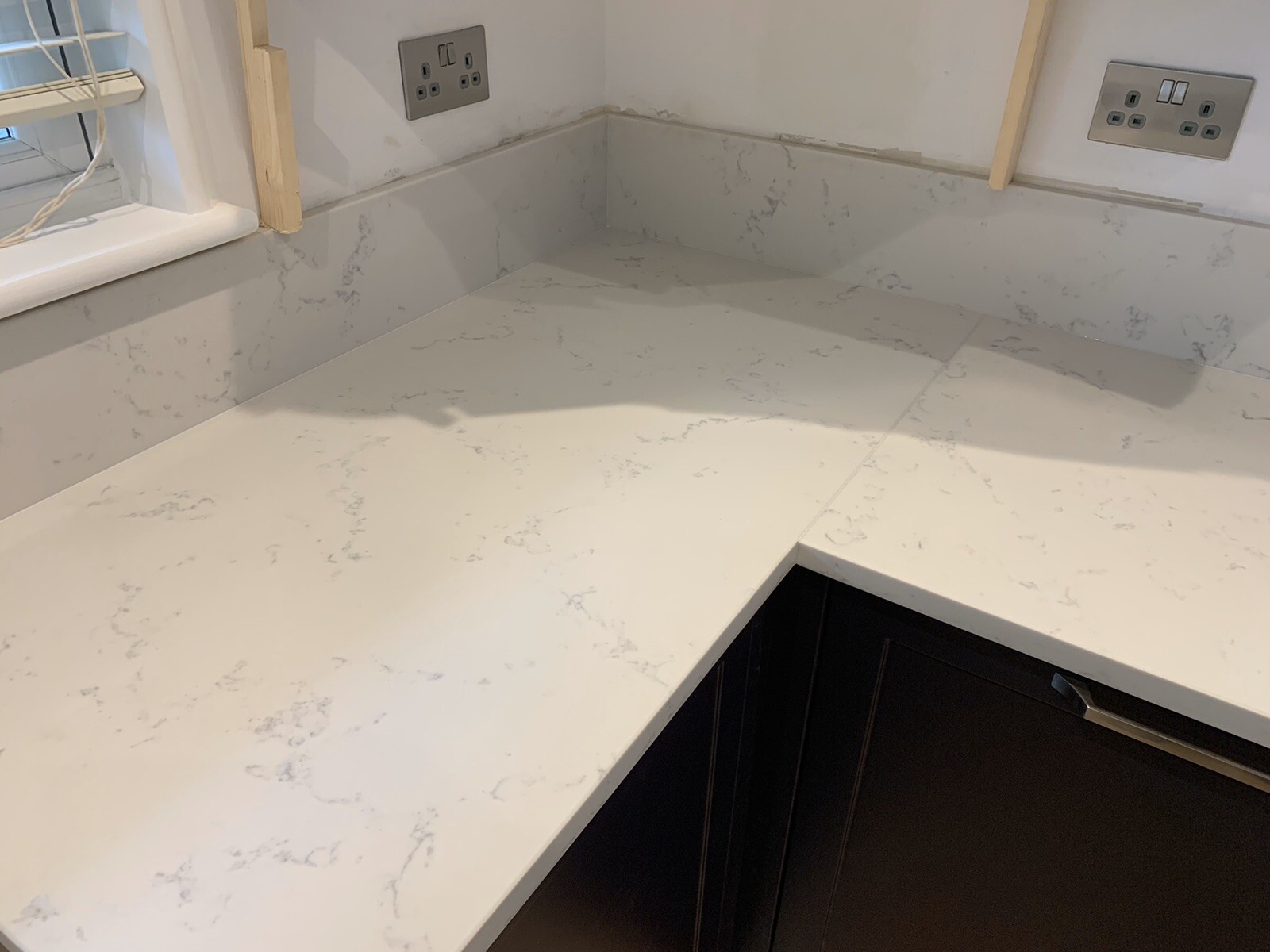 CARRARA QUARTZ KITCHEN WORKTOP COUNTERTOPS STONE WITH GROOVES & ISLAND