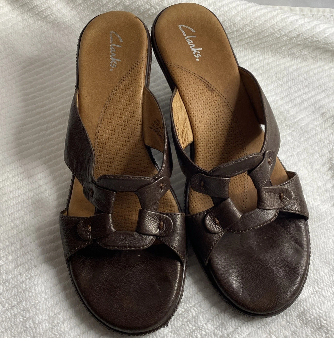 Sandali Clarks donna 9 M pelle marrone slide scarpa casual punta aperta zeppa tacco