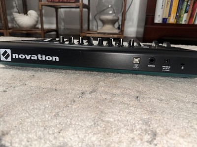 Novation Launchkey Mini MK2 MIDI Keyboard Controller   25 Keys, w/ USB Cable