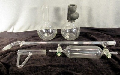 LOT FIVE KIMAX PYREX CHEMISTRY KIT - ONE ADDITION FUNNEL - ONE JACKE (EZS002332)