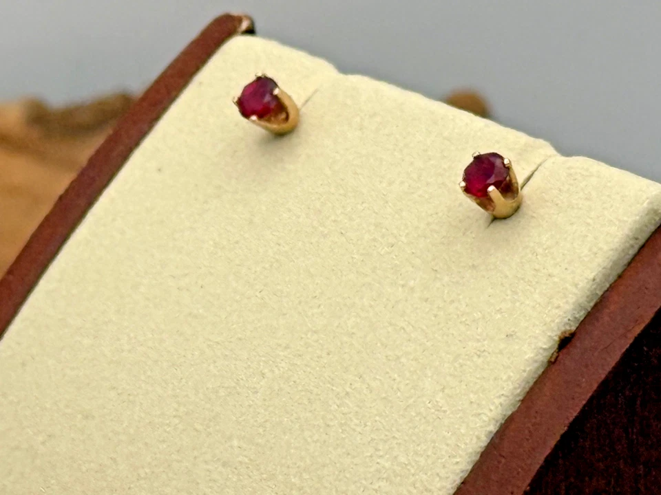 14k Solid yellow gold Natural 4.2 mm Ruby Stud Earrings--B124.25 - Image 4 of 4