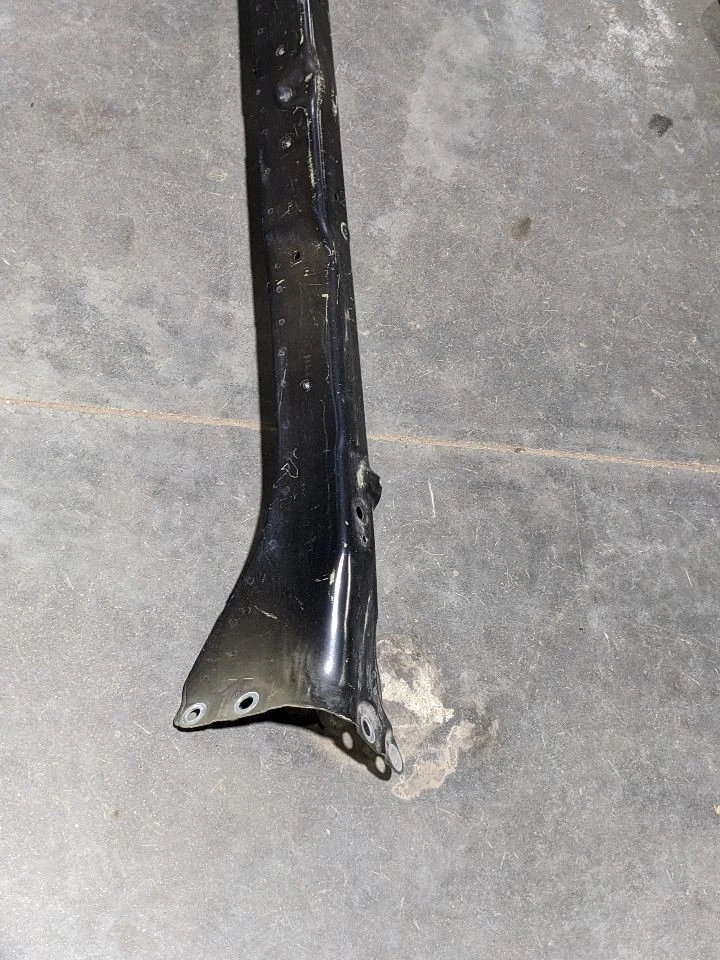 Soporte inferior núcleo radiador compatible con camioneta Sierra 2500 20-25 1176661 Foto 2 de 4