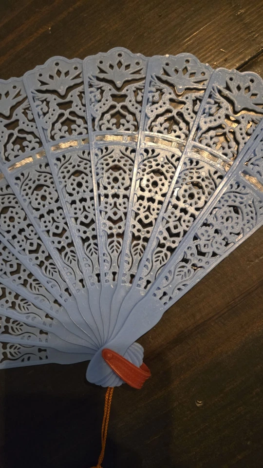 Ventilador de mano de plástico plegable vintage azul con borla Foto 3 de 4