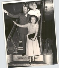 Family of DECATHLON Star ROBERT MATHIS Airport VINTAGE 1948 Press Photo