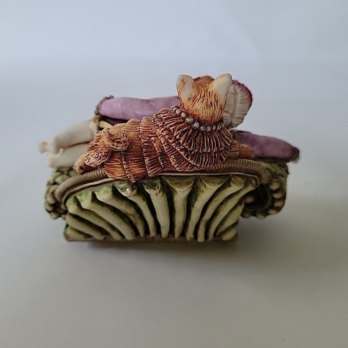 Harmony Kingdom Clair de Lune Kiki And Cat Figurine 2414/3600 LE 3" Tall - Picture 3 of 8