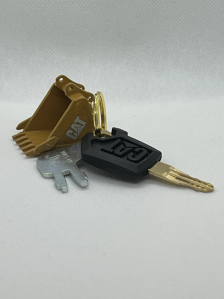 1 Cat Equipment Ignition key & 1 Master Key OEM With Bucket - Image 2 of 4