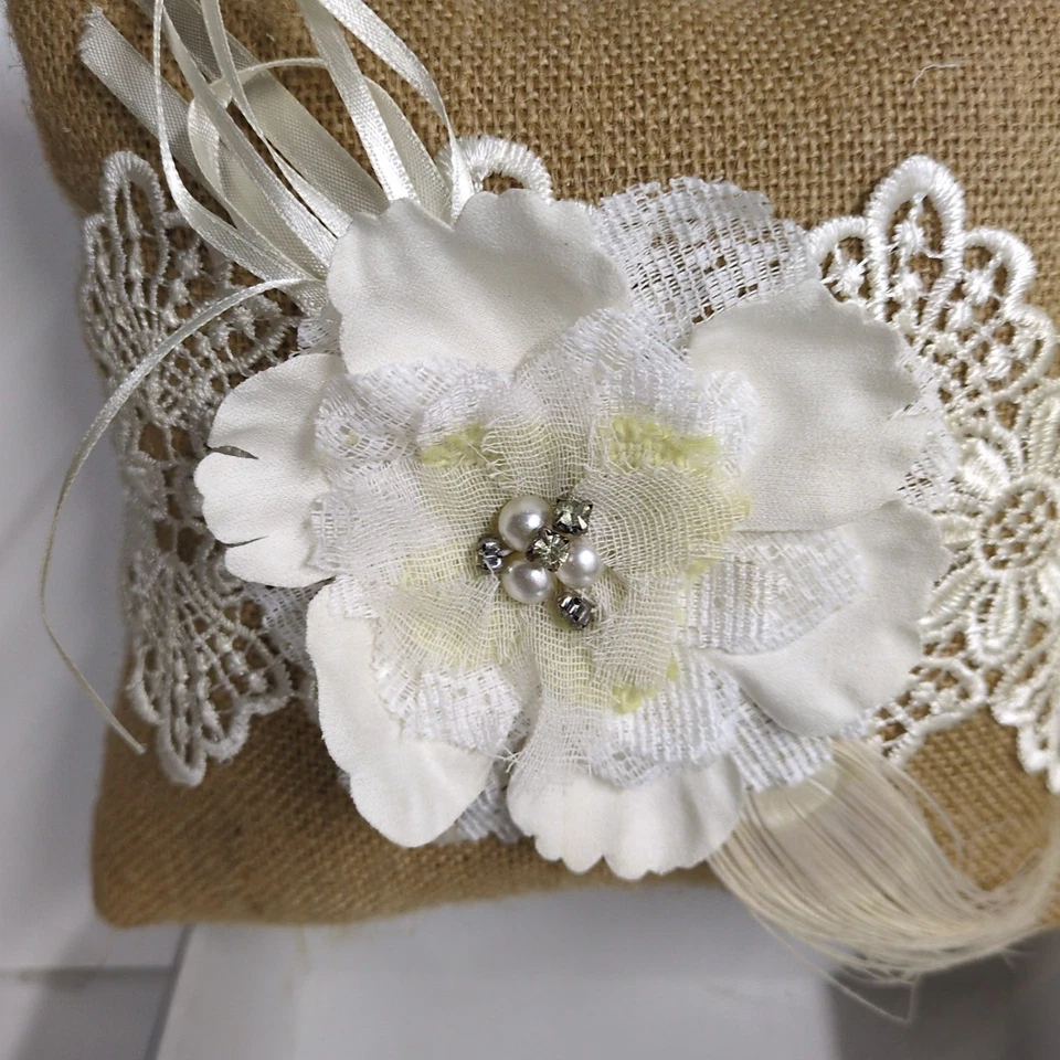 Lillian Rose 8 英寸 Burlap & 蕾丝戒指枕头 婚礼戒指  — 第 4/4 张图片