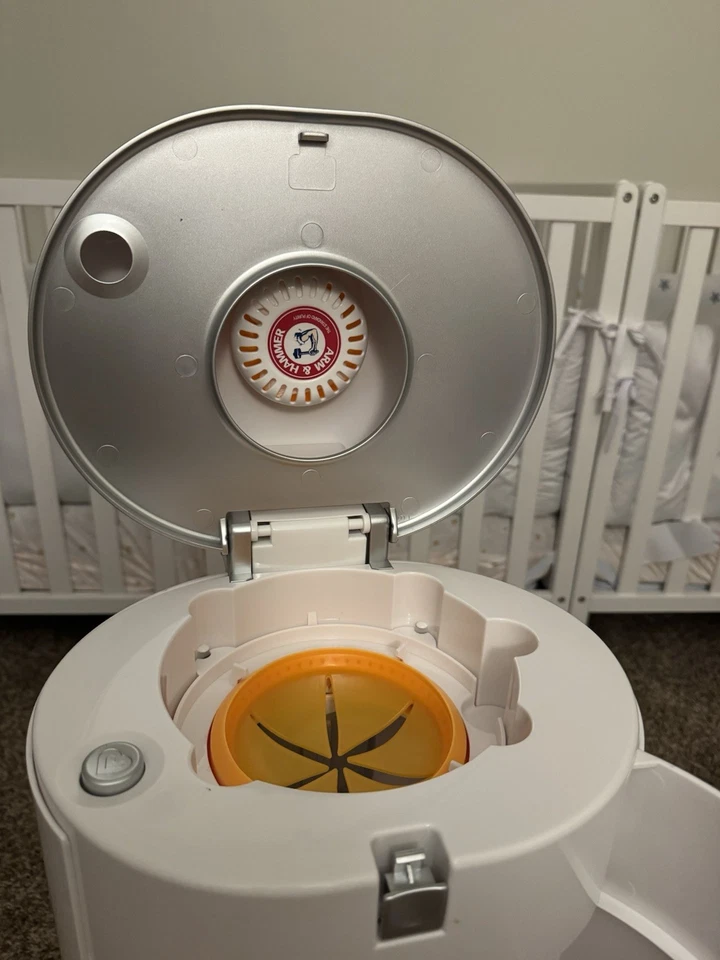 Cubo de pañales escalonado Munchkin Foto 3 de 4