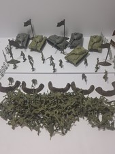 Military Toy Soldiers Lot Green Army Men - 125 Infantry 6 Tanks Barbed Wire...