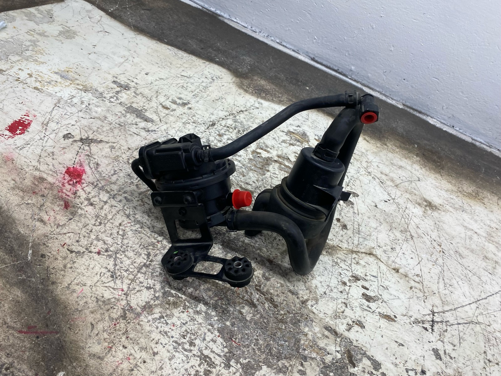 2010-2020 BENTLEY MULSANNE OEM 6.8L RWD EVAPORATIVE EVAPORATER PUMP VALVE SET