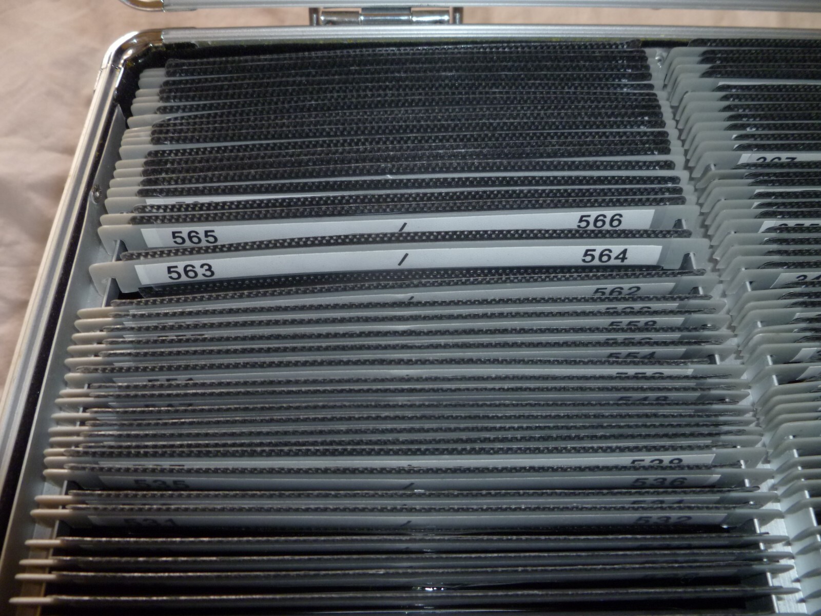 DJ / RADIO ALUMINUM EDOC 600 CD/DVD STORAGE CASE,