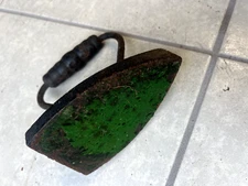 Vintage Antique Cast Iron Flat Sad Iron Unbranded, Pre-owned 5 lbs. 9 oz.