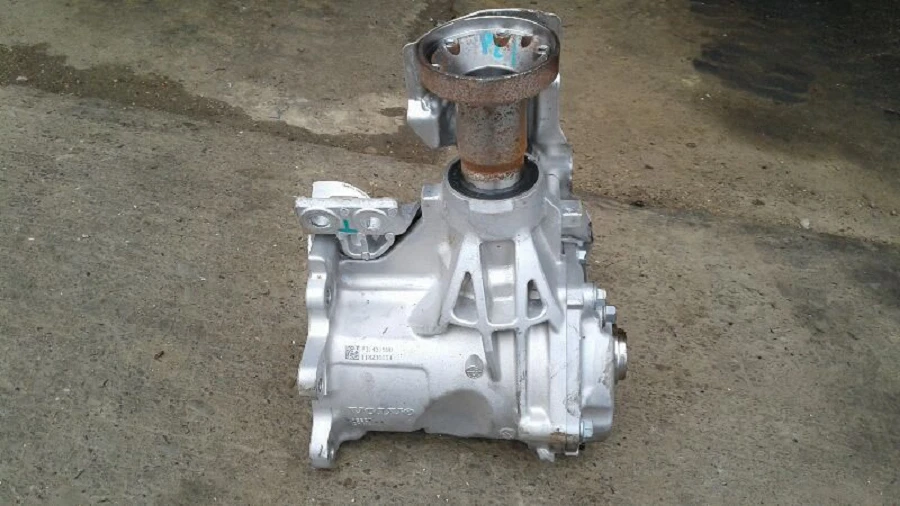 2018-2022 Volvo XC60 Transfer Case Assembly OEM - Image 2 of 4