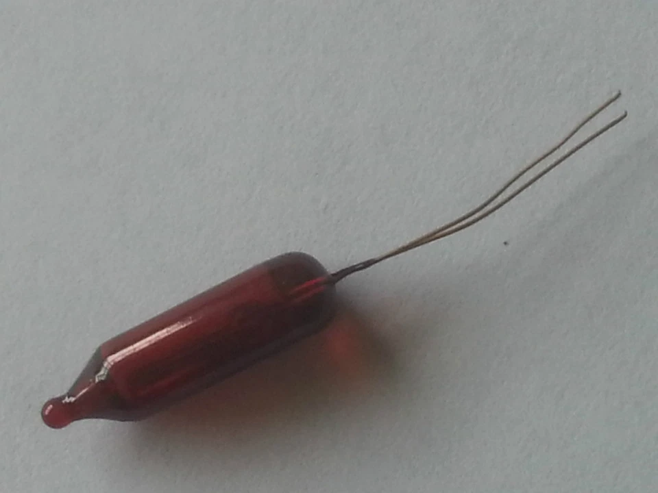 20 x RED / PURPLE Universal Cap Free 12V 100mA Christmas Tree 18mm Light Bulb