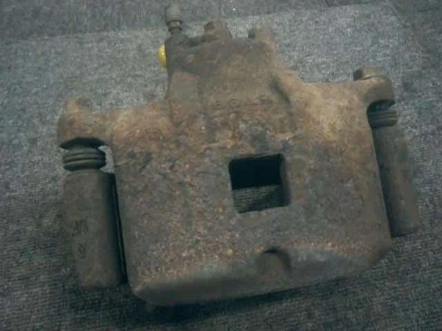 Pinza delantera derecha Chrysler Jeep Patriot 2011 ABA-MK74 [usada] [PA112297821] Foto 3 de 4