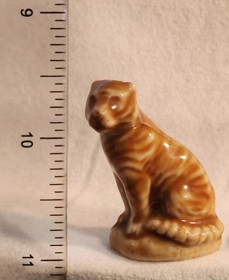 Wade Whimsies Tiger, Canada Red Rose Tea Series 5, 1985-86 seated miniature