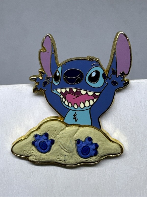 Disney 2004 Lilo & Stitch Pin “Stitch In Sand” 3D Pin #32460