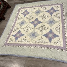 Quilt Queen Size 84   x84    Great Pattern With Soft Pastel Colors