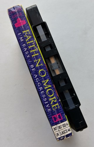 FAITH NO MORE - I'M EASY / BE AGGRESSIVE (SLASH LASCS44) 1992 UK CASSETTE SINGLE - Picture 2 of 4