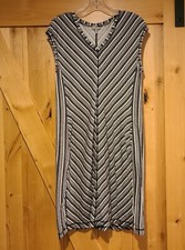 T by Talbots Size M Black & White Striped V Neck Shift Dress Pockets Artsy Rayon