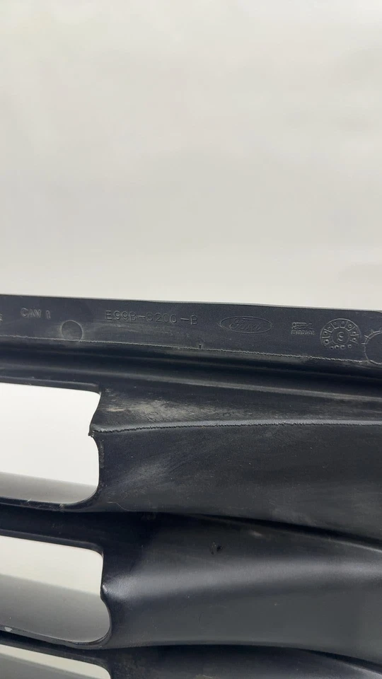 Ford Aerostar 1989-91 parrilla sin equipamiento deportivo; moldura cromada Foto 3 de 4