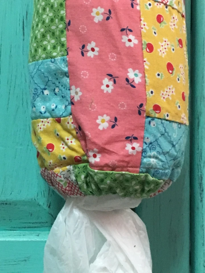 Soporte para bolsa de plástico de retazos de tela de reproducción vintage de los años 30 Farm Girl Foto 3 de 4