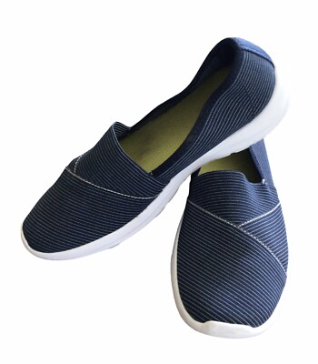 Women's Back Cove Slip-Ons Size Medium Item ID 503525