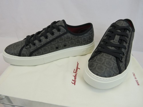 SCARPE DA GINNASTICA GANCINI NUOVE CON SCATOLA FERRAGAMO ANSON TELA RIVESTITA DI GRIGIO STAMPA LOGO NERE 12$660 - Foto 8 di 12