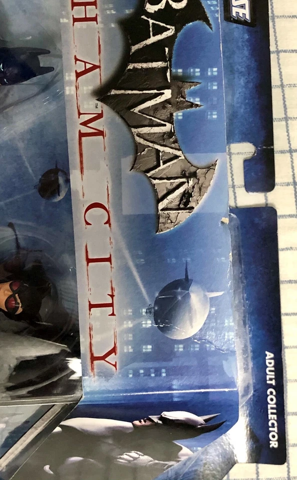 Arkham City Legacy Edition - Batman & Catwoman: Color and Black & White Set  - Image 2 of 4