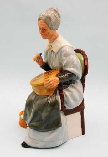 Royal Doulton Character Figurine *EMBROIDERING* HN2855 - (1980-1990) - Excellent - Picture 11 of 13
