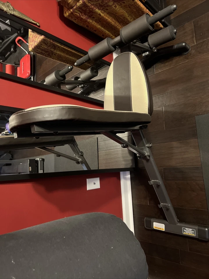 golds gym weight bench adjustable - Image 3 of 3