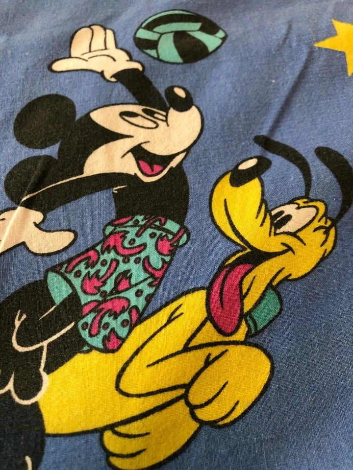 Edredones de tela Disney de colección RARO Mickey, Plutón y estrellas en diseño azul Foto 2 de 4