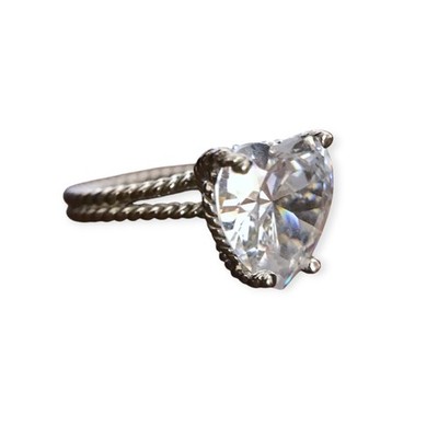 Sparkling heart-cut crystal fashion ring, double twisted band, Size 6