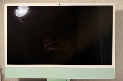 Apple iMac 24'' (256GB SSD, Apple M1, 3.20GHz, 8GB, 8-Core GPU) Green - MGPH3LL/A