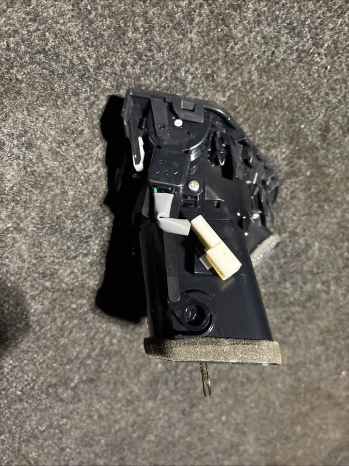 Lexus IS250 IS350 2006-2010 tablero aire acondicionado ventilación delantero izquierdo conductor OEM 55650-53040 Foto 3 de 4