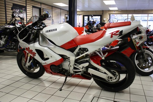 Yamaha YZF R1 show condition. 606 miles . BIKE IS NOW SOLD - Picture 2 of 12