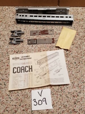 Athearn Miniature Train STREAMLINE Coach Kit Burlington #1813