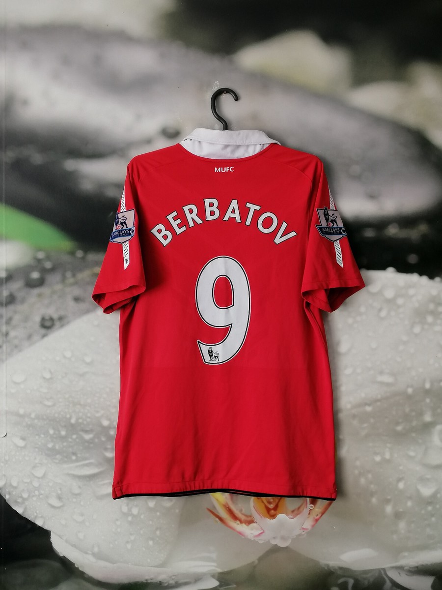 Manchester United 2010 - 2011 home football shirt jersey Nike #9