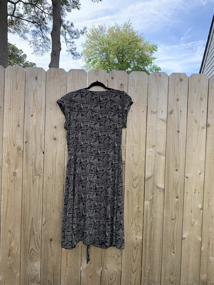 Vestido Max Studio Talla Grande Negro y Tostado Envolvente Mangas Cortas Geométrico Otoño Causal Foto 4 de 4