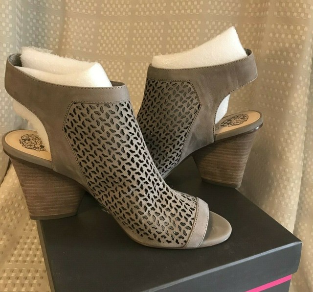 Vince Camuto Perforated Peep-Toe Sandals Dastana Grey 8.5M Excellent Condition! | eBay