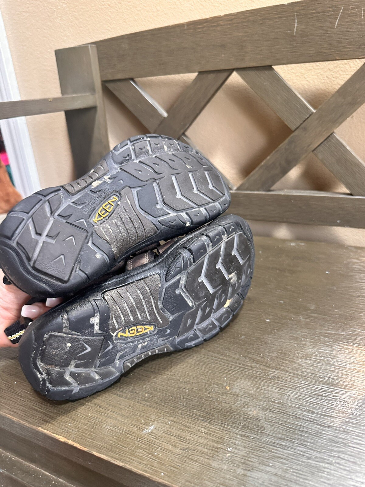 Keen Kids 2 sandali impermeabili Newport scarpe punta chiusa premium facili da indossare