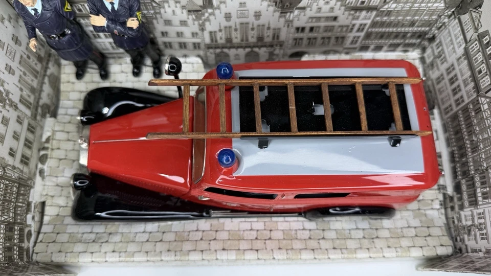 Schuco 1:18 Mercedes Benz 170V Bomberos con escalera de madera Red Tin Windup Model Car Foto 4 de 4